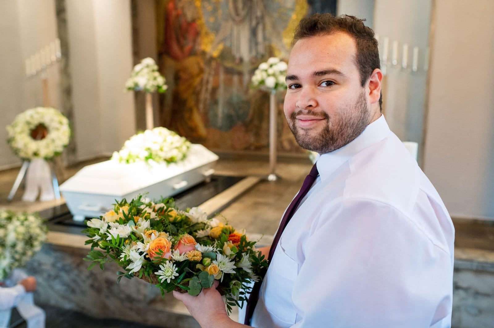 Thomas (26) har sommerjobb i begravelsesbyrå: – Ble anbefalt å ikke se dem inn i øynene